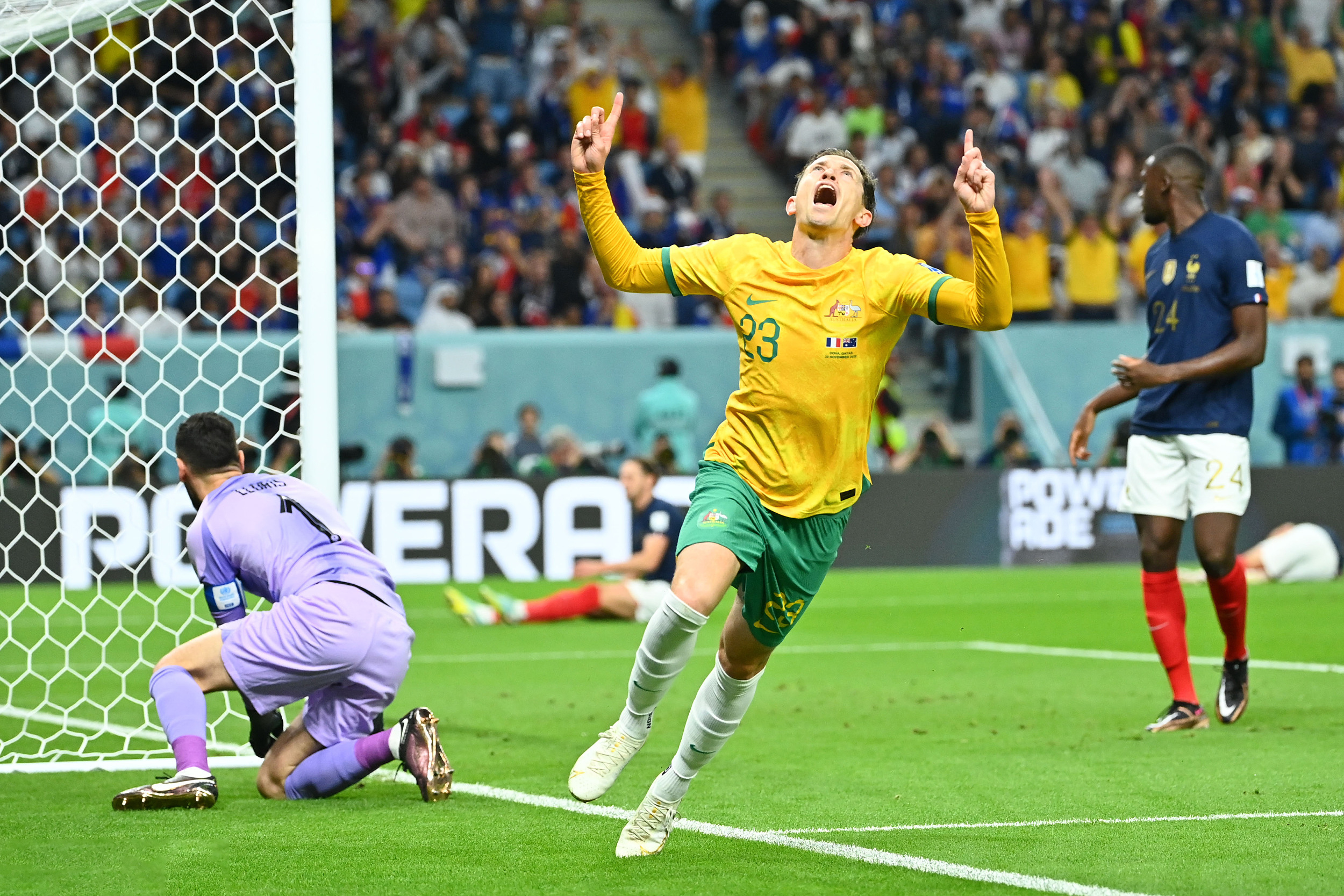 JackeyLove爆冷击败皇家马德里，逆转引爆全场！