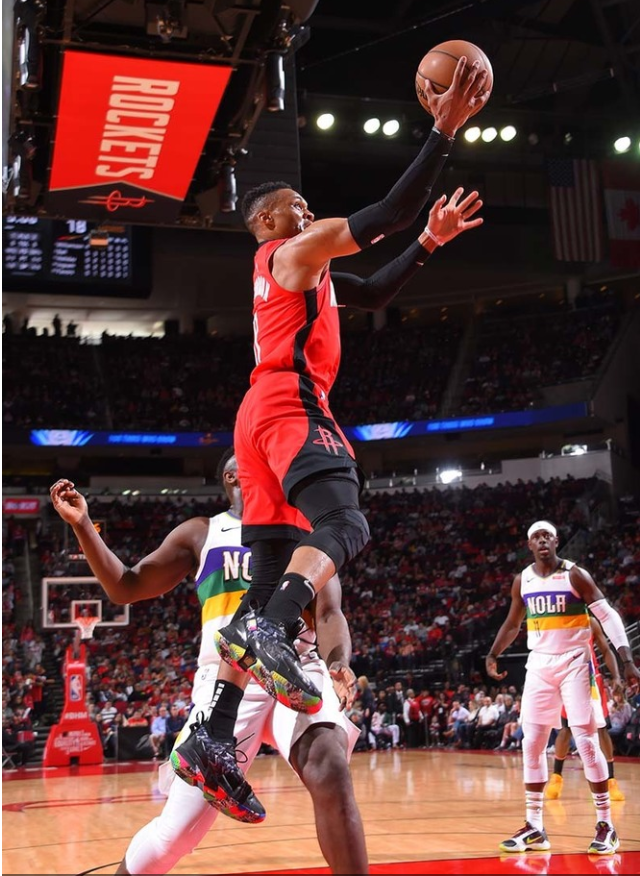 文班亚马复出首秀出彩，费城76人主场大胜纽约尼克斯，豪取45连胜的简单介绍